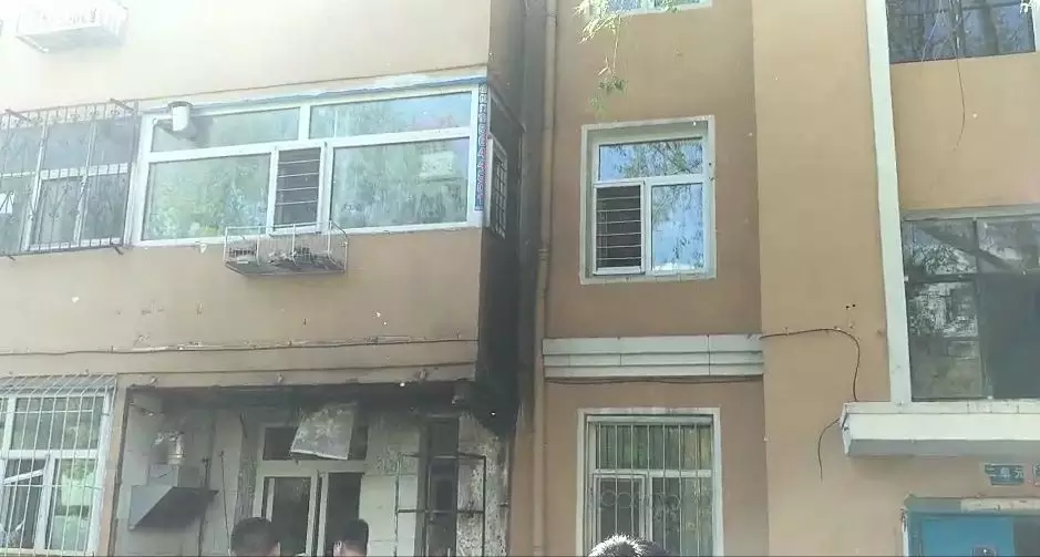 今晨，大慶經(jīng)五街2-41號樓二單元一樓發(fā)生燃氣爆炸！