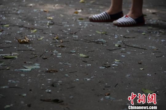 圖為煤氣爆燃民房。 朱柳融 攝